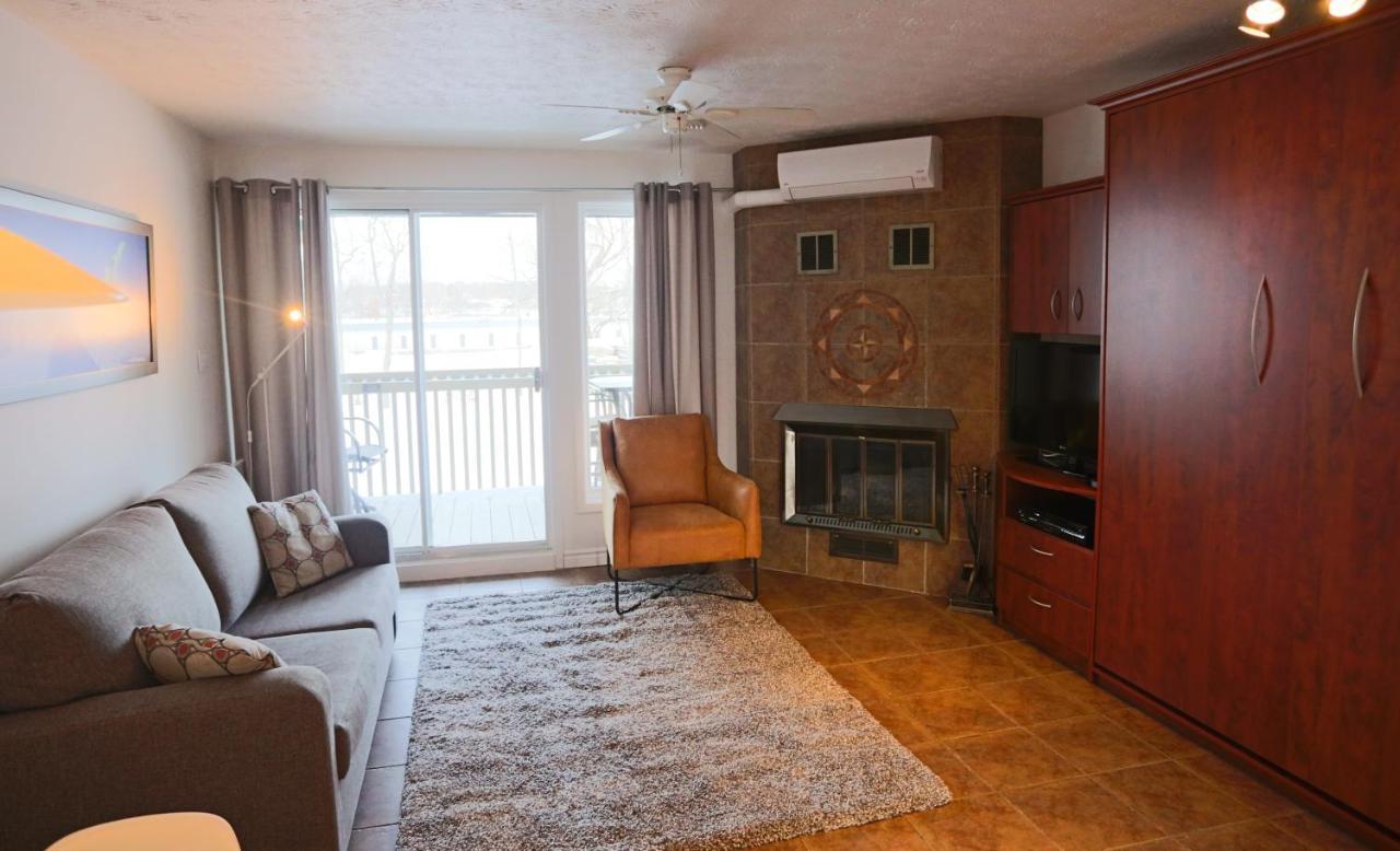 Magog Waterfront Condo Exterior photo