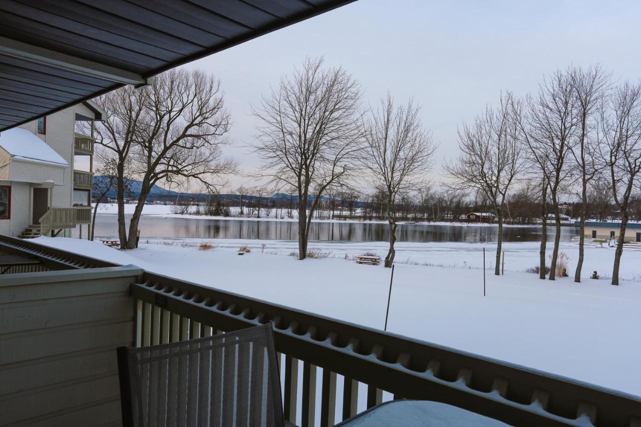 Magog Waterfront Condo Exterior photo